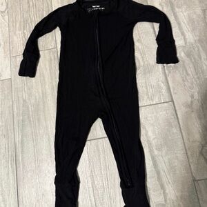 Black little sleepies zippy 6-12